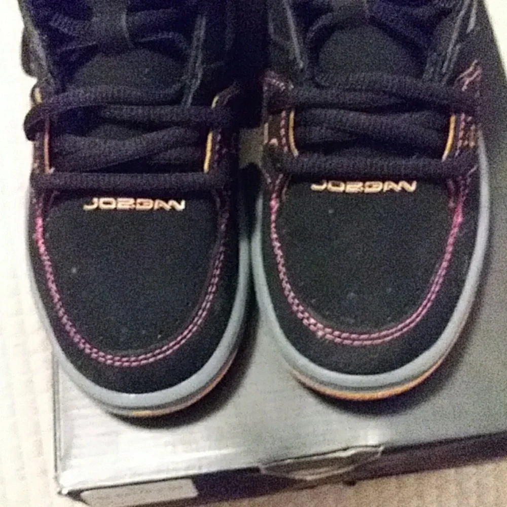 KIDS JORDAN WORN ONCE!! EXCELLENT CONDITION++